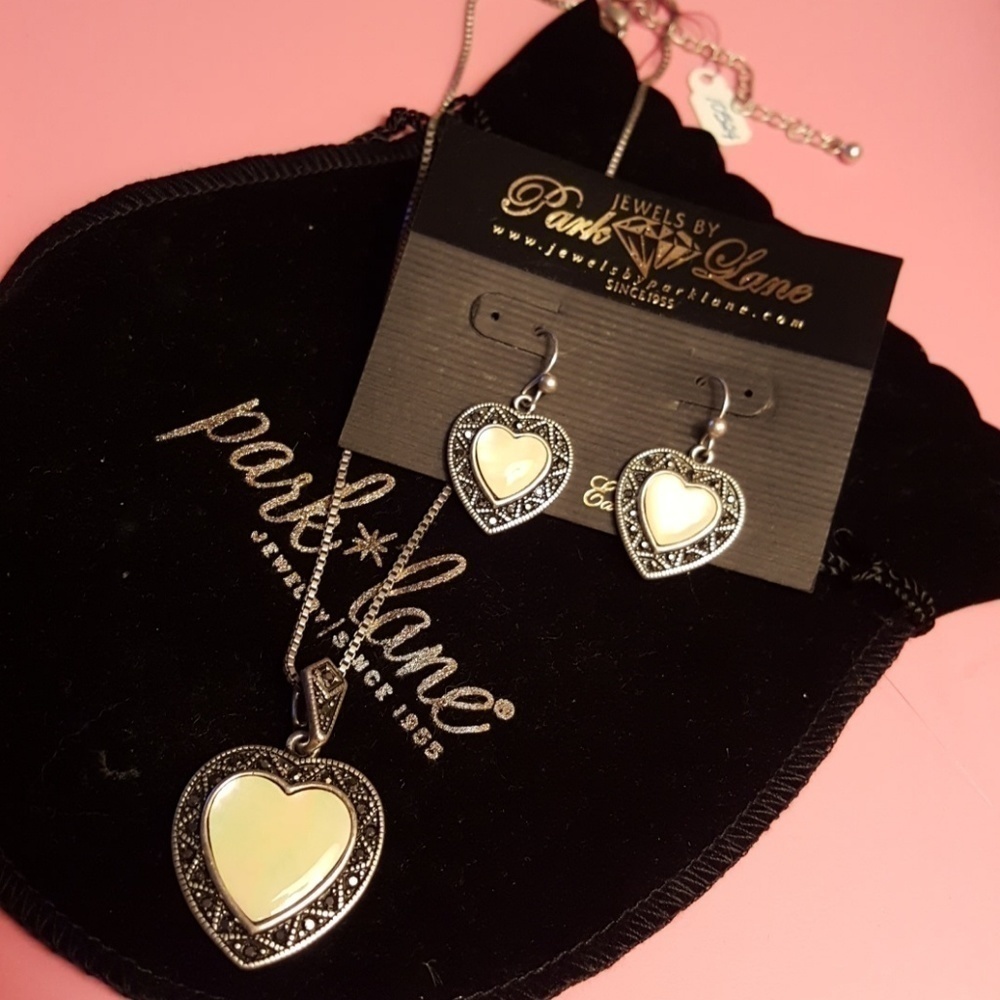 𝅺park Lane LOVE story earrings